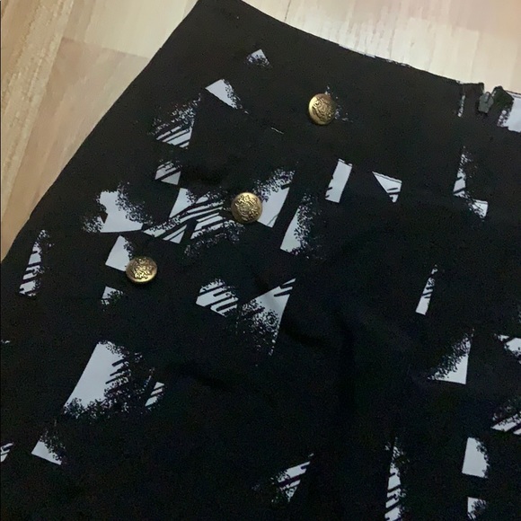 Black pattern shorts - Picture 3 of 9